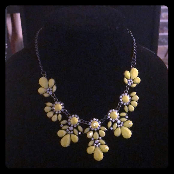 Ladies Yellow Necklace w/Rhinestones - Picture 4 of 4